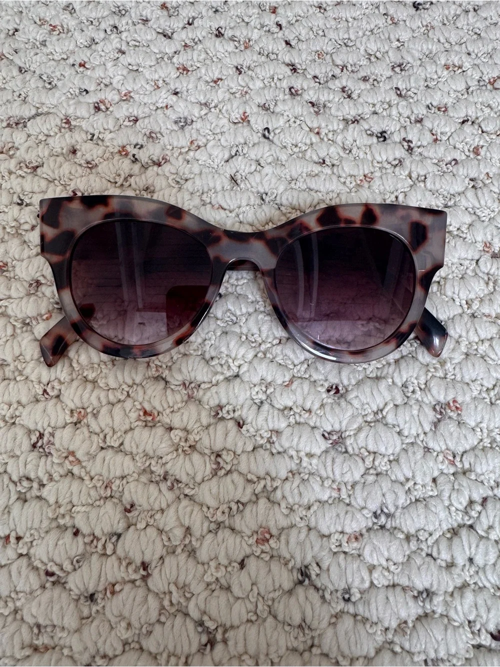 Tortoiseshell Round Cat-Eye Sunglasses - Brown Gradient Lenses 0134